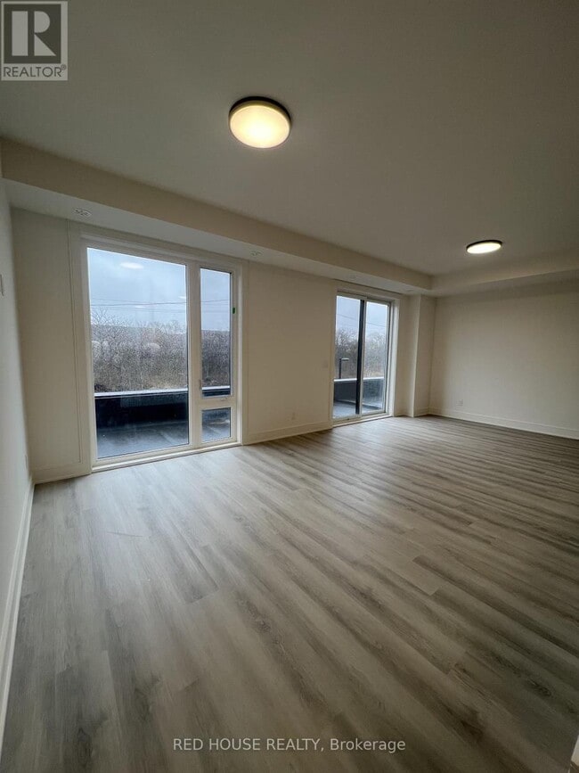 Photo - 98 Everett Cmn