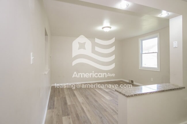 Photo - 1217 Main St