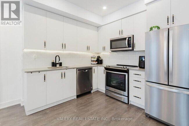 Photo - 3492 Widdicombe Way