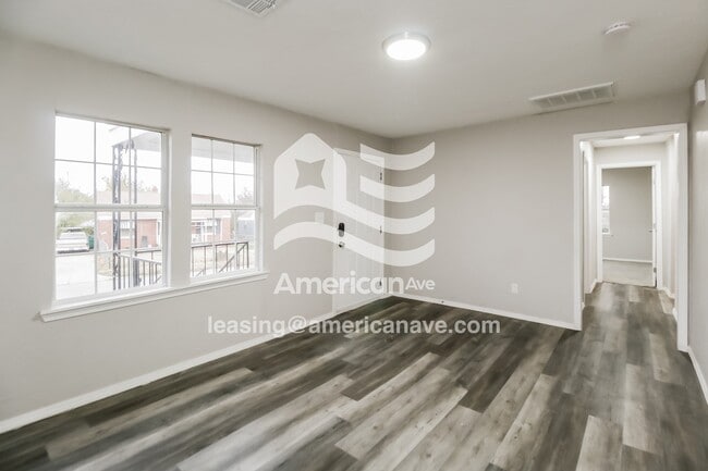 Photo - 2017 Miramar Blvd