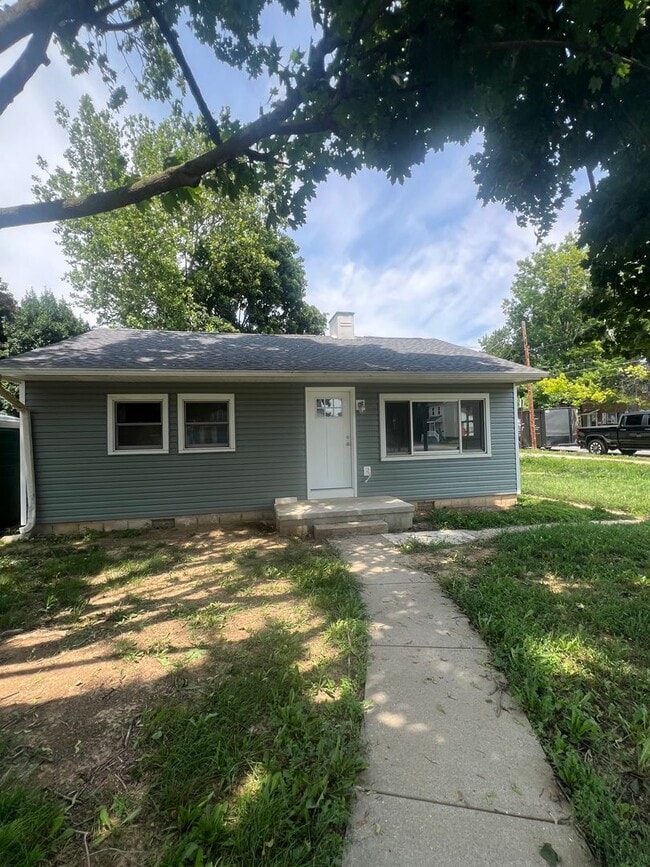 Photo - 403 D St
