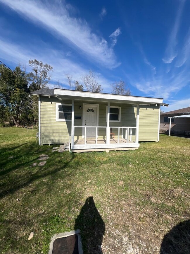 Building Photo - 1 bedroom home for lease