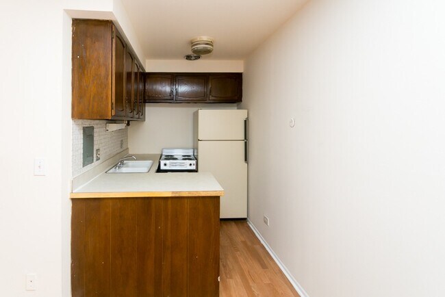 Photo - 3825 N Pine Grove Ave Unit 214