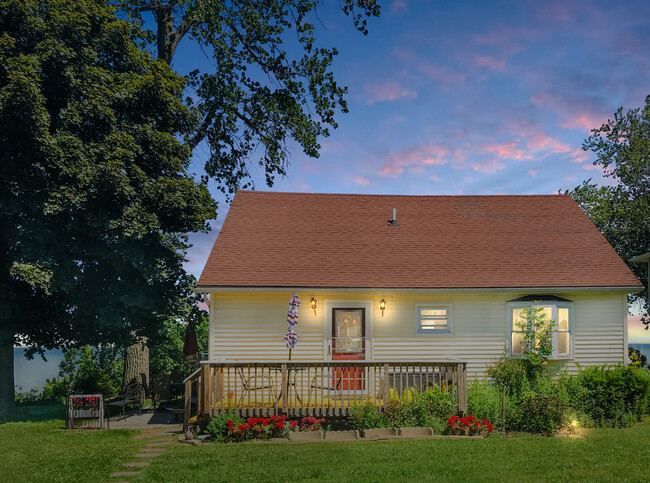 Single family full cape cod style house - 3061 Maple Ave Rental
