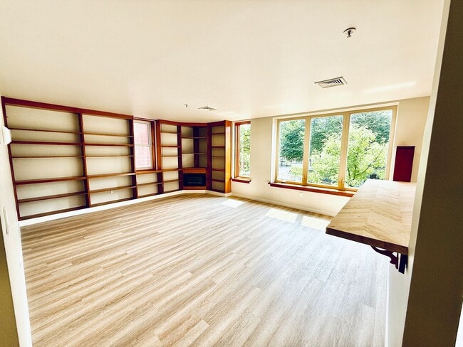 Building Photo - Just listed for rent and ready - Stylish C... Rental