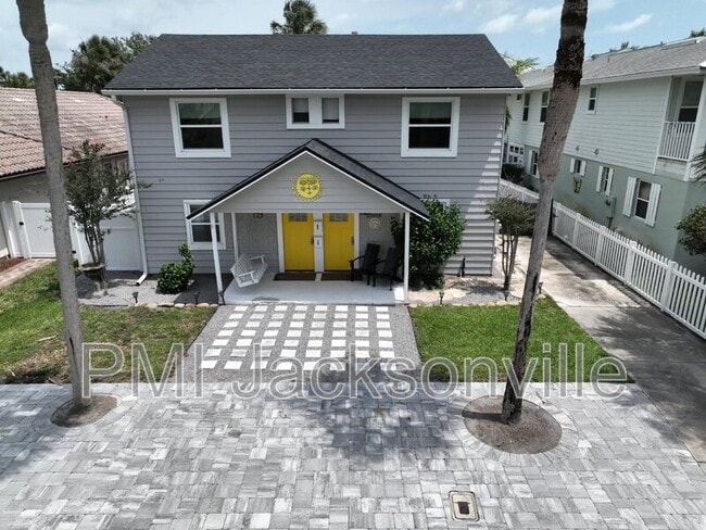 Building Photo - 125 37th Ave S