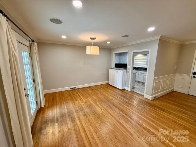 Photo - 1425 Montford Dr