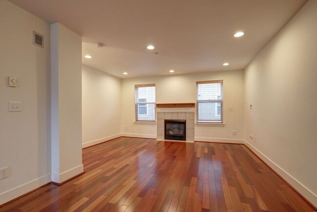 Photo - Elegant 2 Bedroom/1 Bath Town Home in Perf...