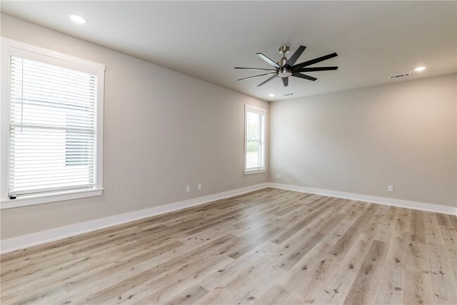Photo - 2105 Chanae St