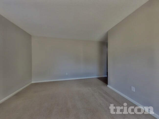 Photo - 5294 Acacia Way