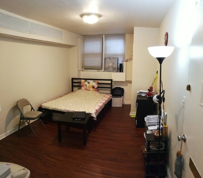 Building Photo - 156 W 95th St Rental