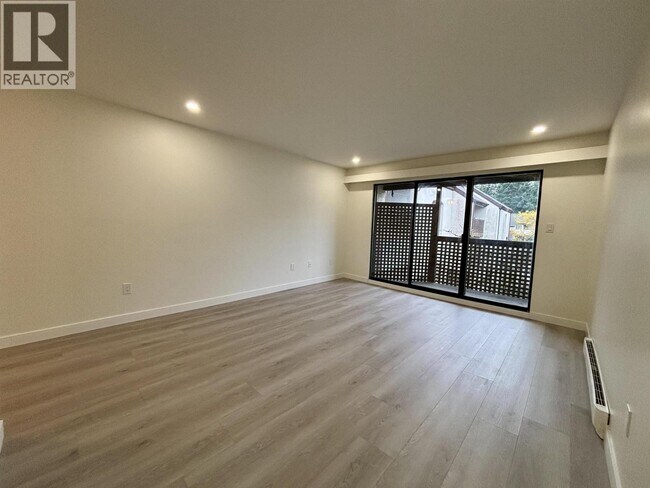 Photo - 365 Ginger Dr