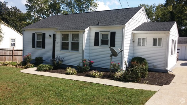 Front of house - 202 Colonial Dr Rental