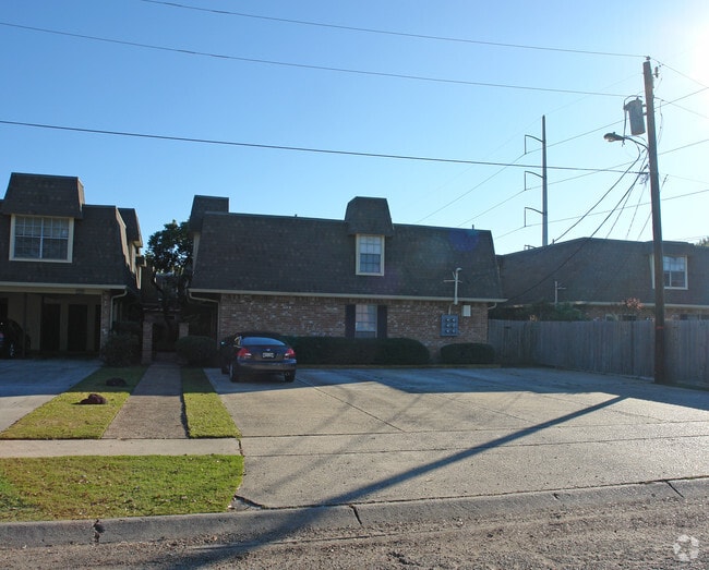 Metairie Plaza Apartments For Rent in Metairie, LA