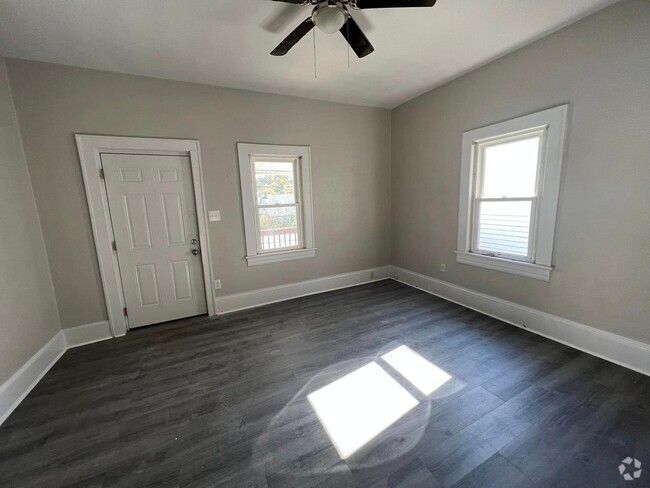 Building Photo - 1131 13th St SE Rental