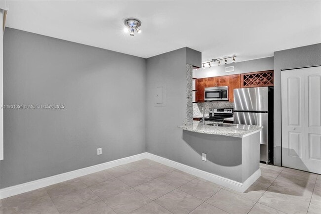 Photo - 2880 N Oakland Forest Dr Unit 213