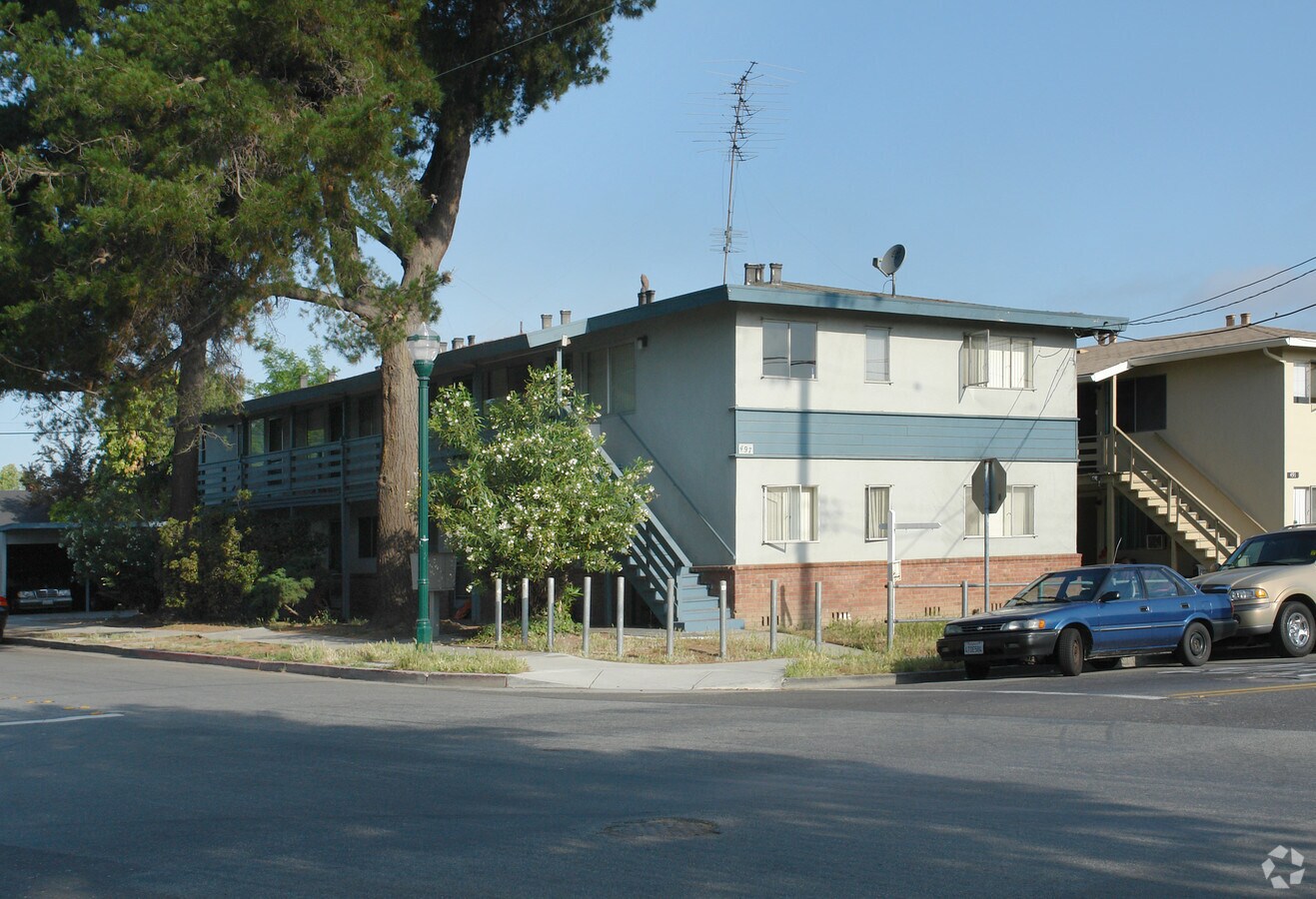 Photo - 497 Leigh Ave Apartments