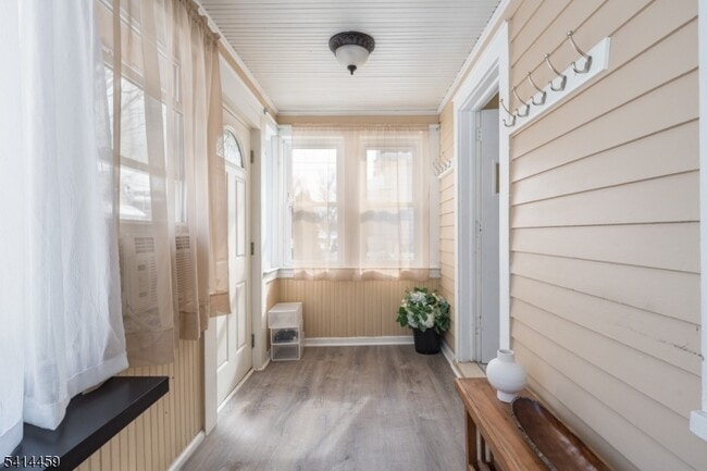 Photo - 529 Ainsworth St