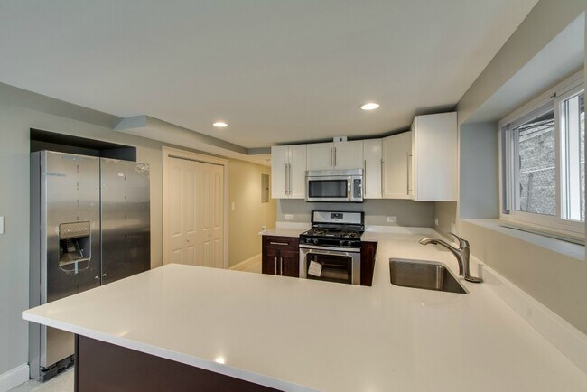 Photo - 3506 W Diversey Ave Unidad G