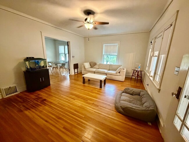 Photo - 1501 N Clinton Blvd Unit 1