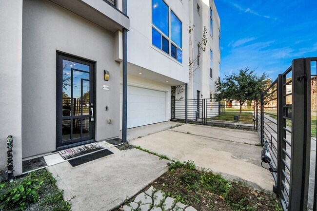 Photo - 3204 Sherman St