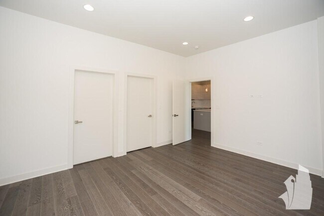 Building Photo - 1 bedroom in CHICAGO IL 60610 Unit 201