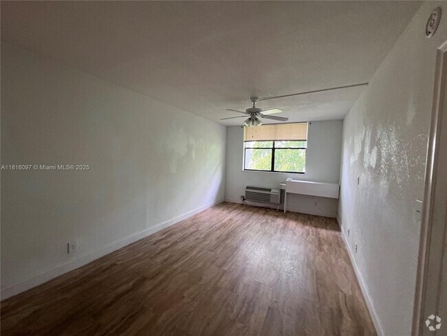 Building Photo - 2401 Riverside Dr Unit 506-B Rental