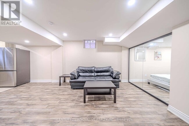 Photo - 3145 Countess Crescent