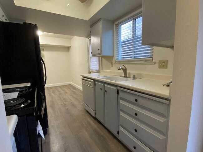 Photo - Updated Two Bed, One Bath Halfplex in Linc...