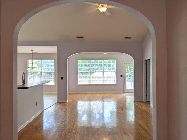 Photo - 8836 Jenny Lind St