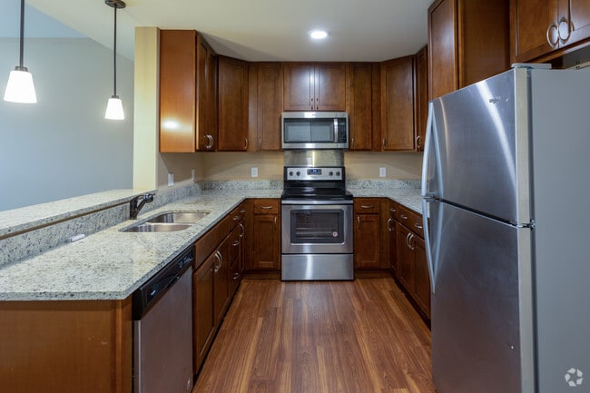 2BD, 1BA - 800 SF