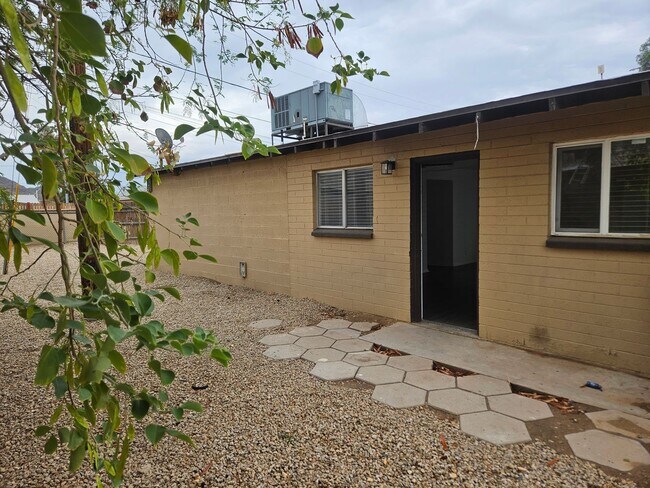 Photo - 1608-1610 W. Becker Lane Unit 1608