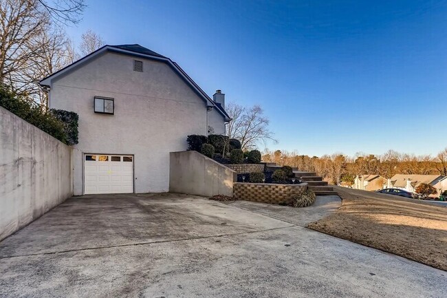 4150 Lake Mist Dr NW
