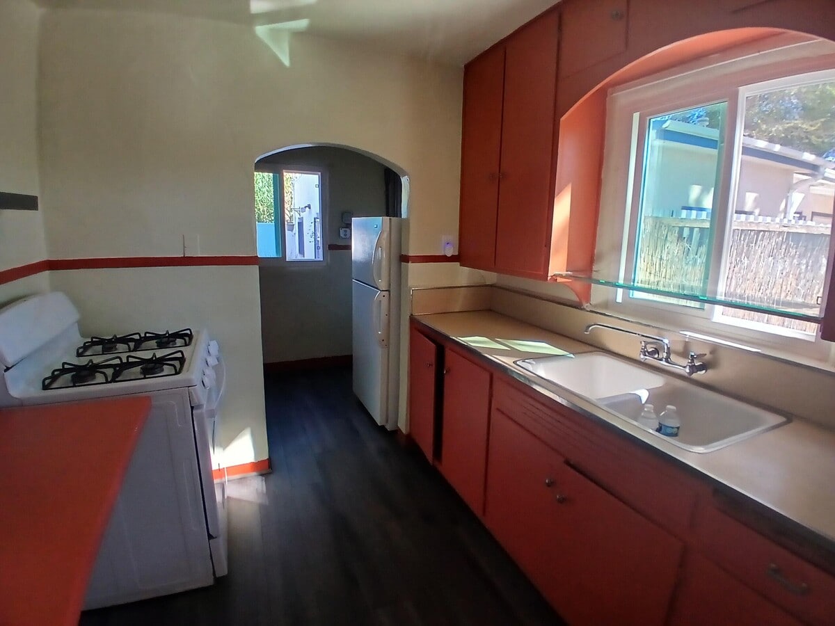 Photo - 1230 Montrose Pl SW
