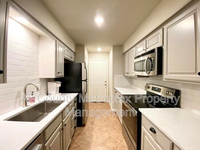 Photo - 823 Saint Paul Ct