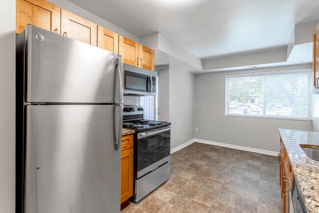 1 BR, 1 BA - 766 SF