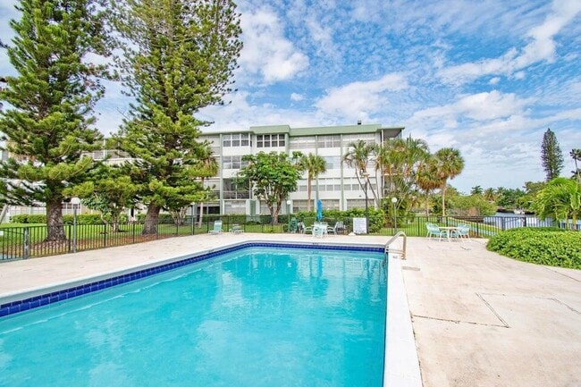 Photo - 2731 Taft St Unidad 408