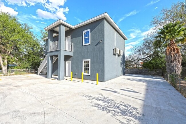 Photo - 1215 Bustamante St Unidad 2