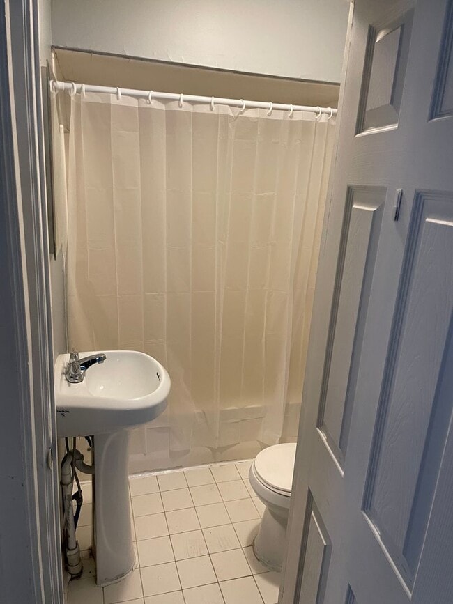 Photo - 3 Bedroom Home In Farmington Hills