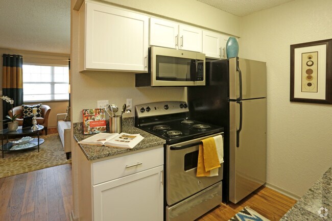1BR, 1BA - 700 SF - Kitchen