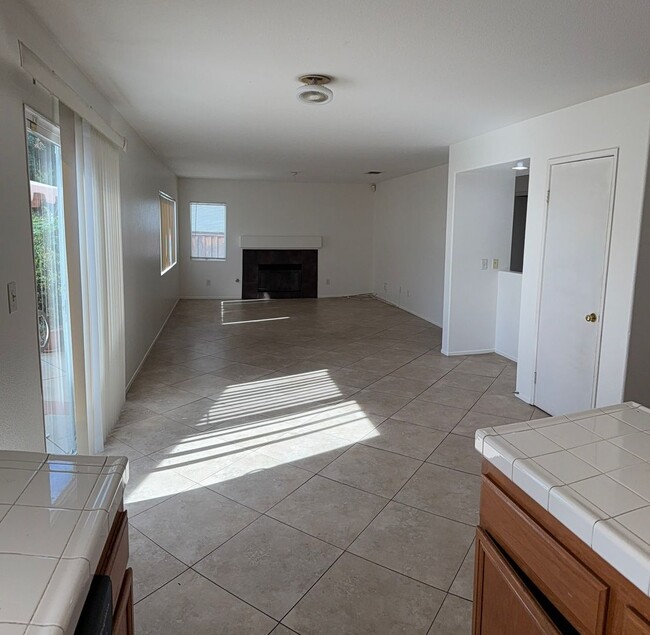 Photo - Spacious 4 bedroom / 3 Bathroom Jurupa Val...