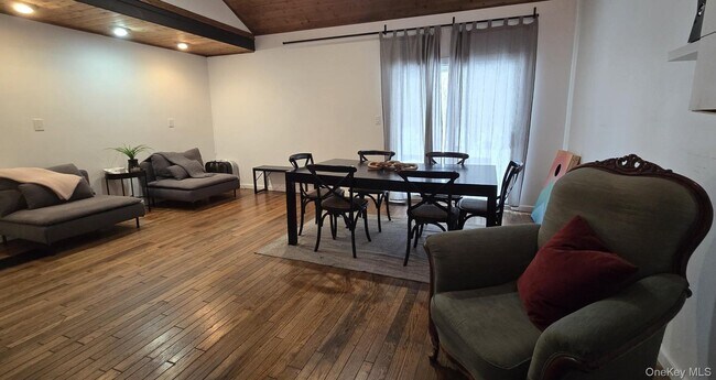 Photo - 537 Old Tacy Rd