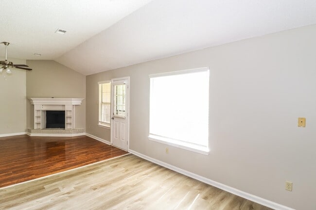 Photo - 4515 Kings Grant Dr