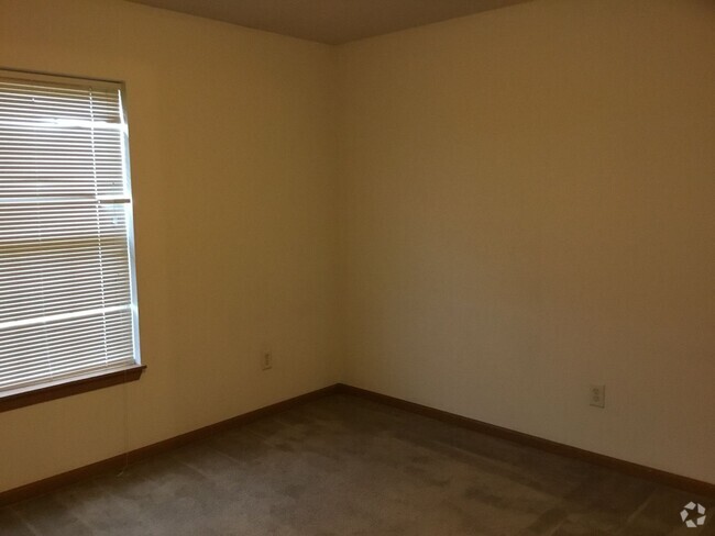 Building Photo - 2400 Hopkins Dr Unit 2402 Hopkins Dr. Rental