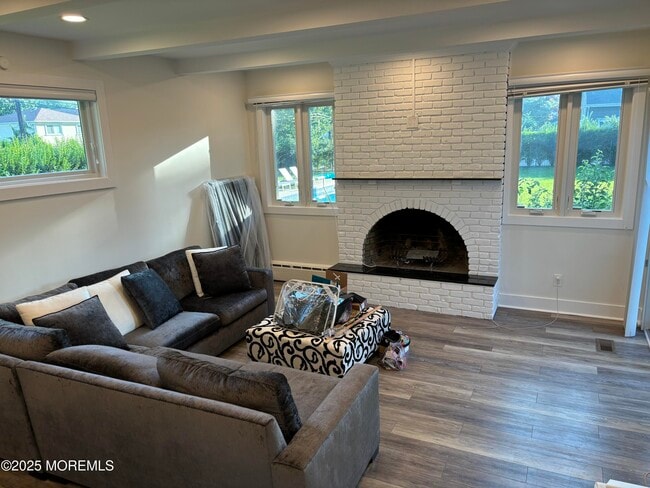 55 Pinewood Ave