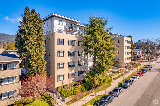 Building Photo - The Saint George