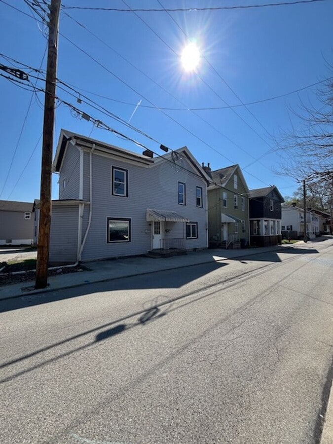 Photo - 33 Westminster Ave Unit Lower