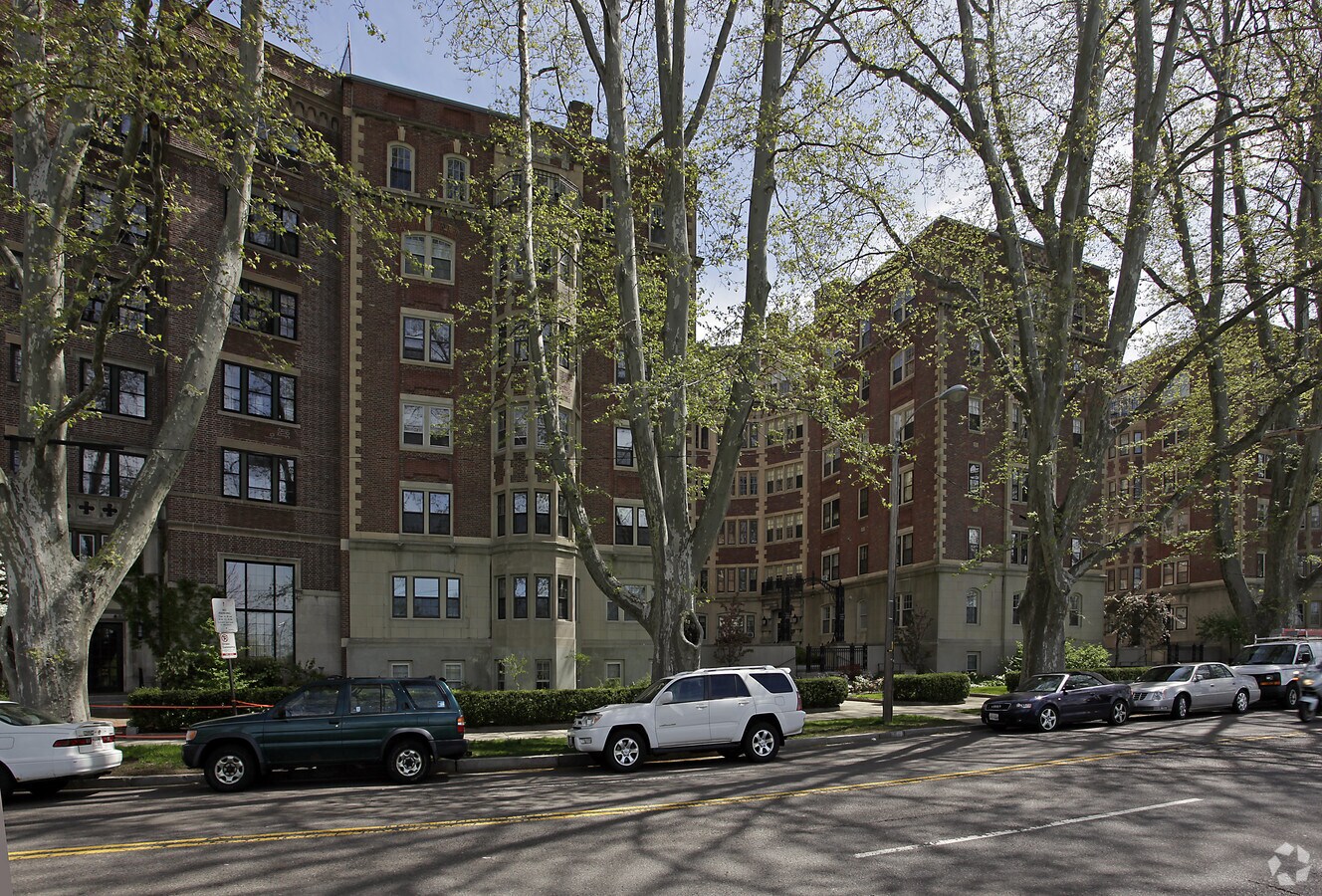Photo - Barrington Court Condominiums