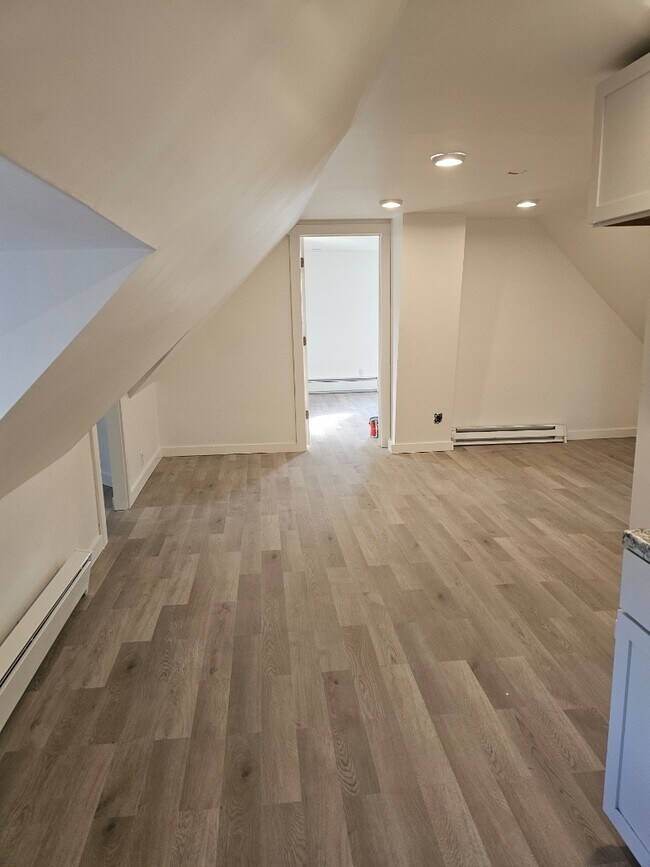 Photo - 210 Baldwin St