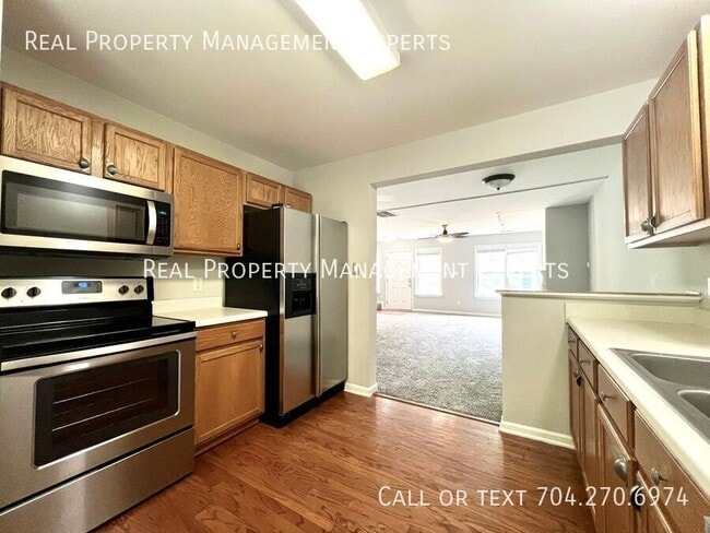 Photo - 6522 Point Comfort Ln